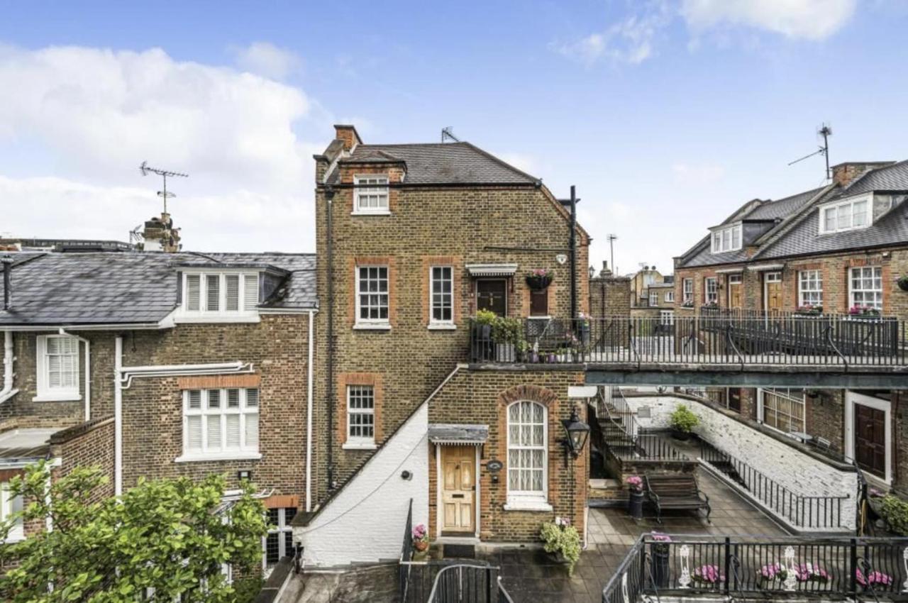 Unique Gem In Kensington Apartment